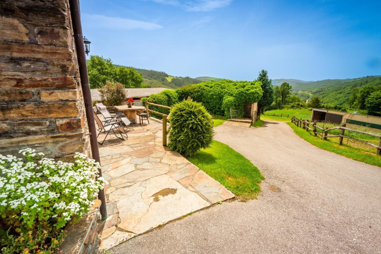 Apartamentos Rurales Casa Riveras Santa Eulalia de Oscos Dış mekan fotoğraf