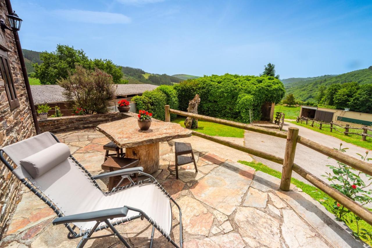 Apartamentos Rurales Casa Riveras Santa Eulalia de Oscos Dış mekan fotoğraf