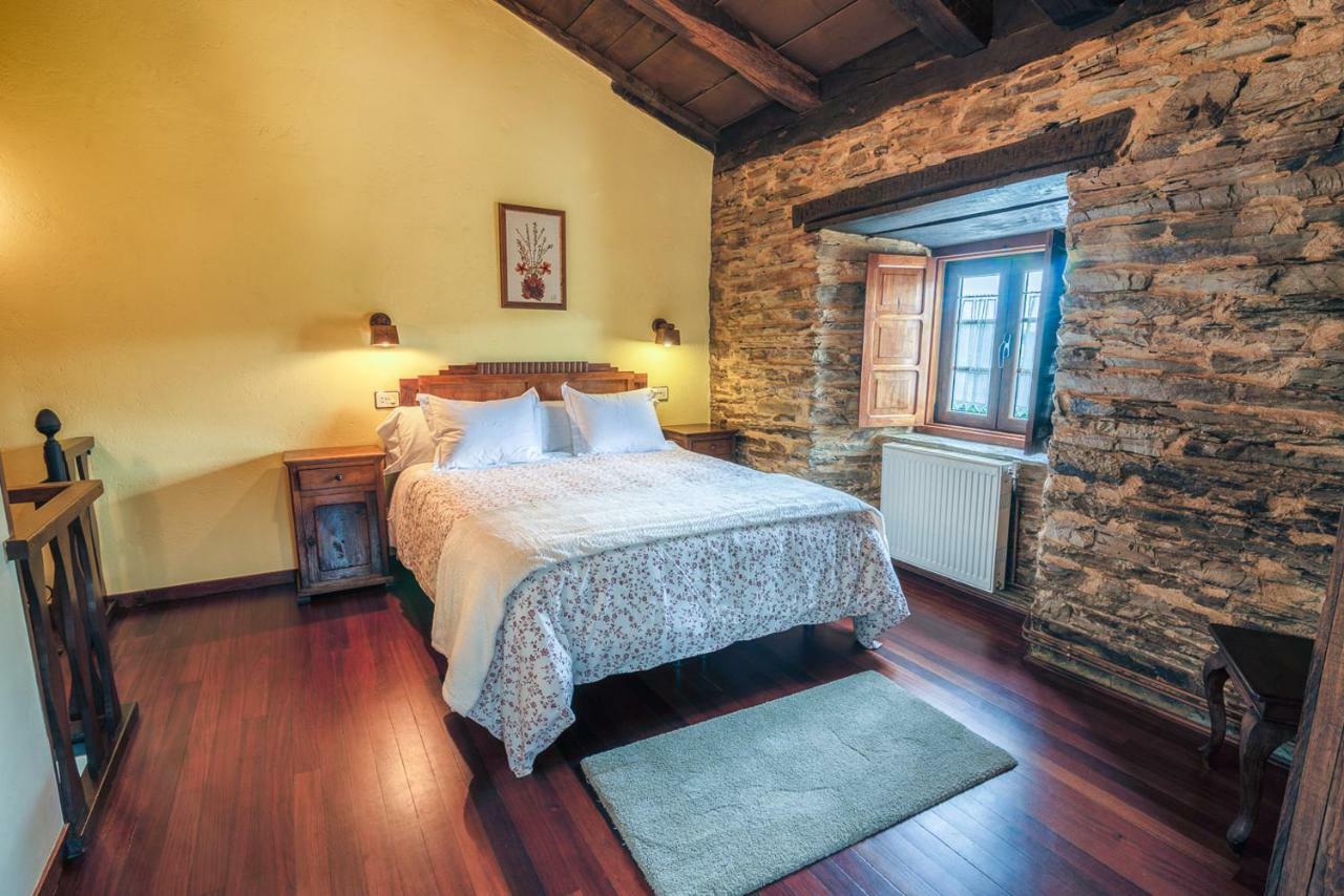 Apartamentos Rurales Casa Riveras Santa Eulalia de Oscos Dış mekan fotoğraf