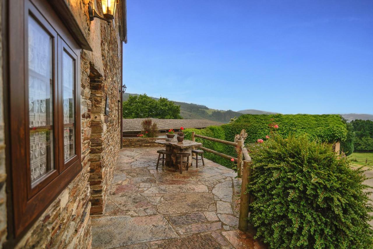 Apartamentos Rurales Casa Riveras Santa Eulalia de Oscos Dış mekan fotoğraf