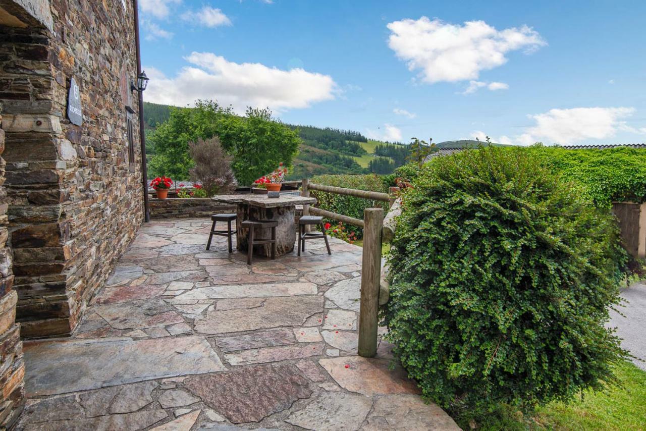 Apartamentos Rurales Casa Riveras Santa Eulalia de Oscos Dış mekan fotoğraf